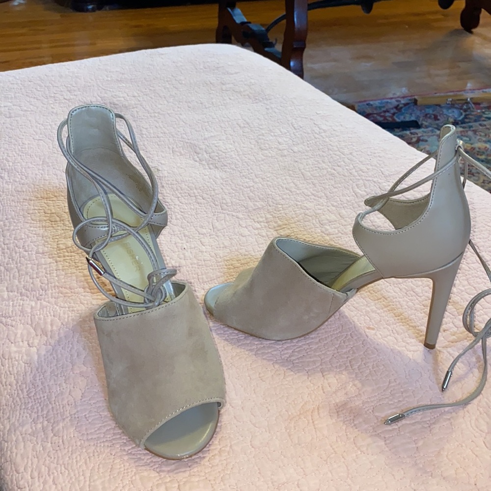 Marc Fisher beautiful suede & leather tan 4” heels; Size 7.5. Tie at ankle. EUC